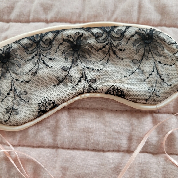 I.D.Sarrieri Lace Eye Mask - Picture 4 of 5